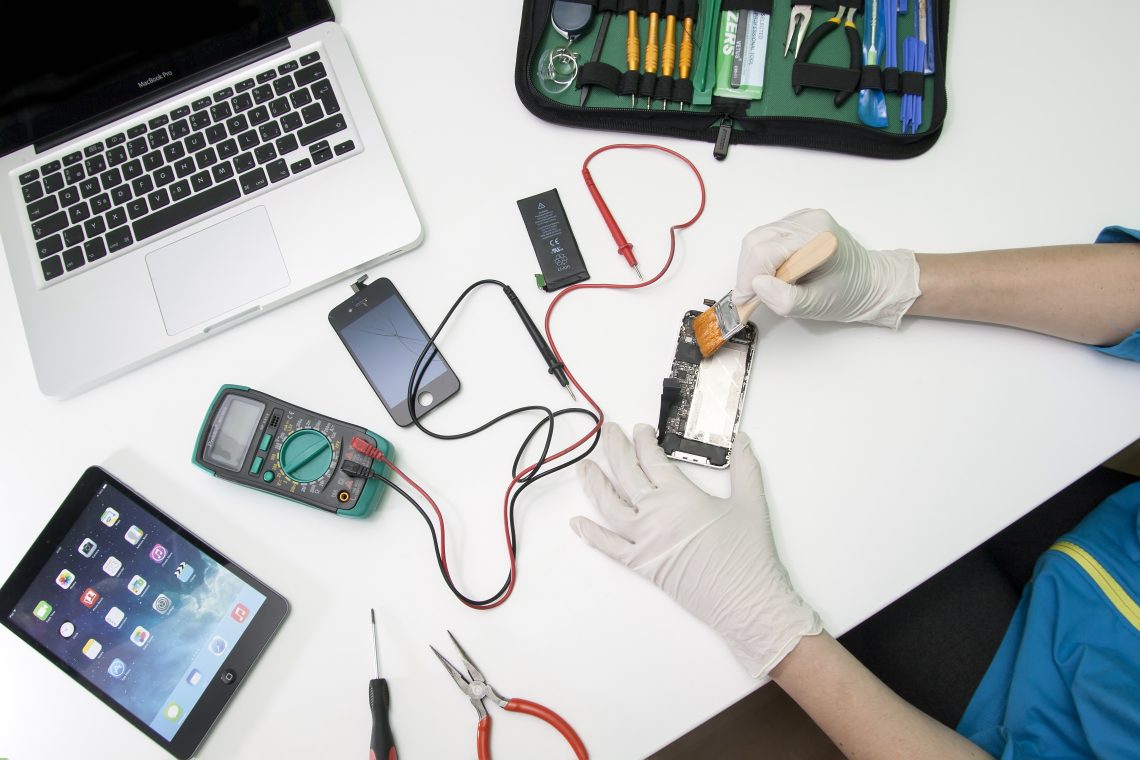 How to Choose the Right Service for iPhone Screen Repair